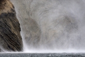 Storm hvirvler fjordvand op af Fæggeklit